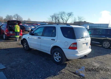 2000 Mercedes-Benz Ml 320 z USA, uszkodzony, nr VIN 4JGAB54EXYA153360